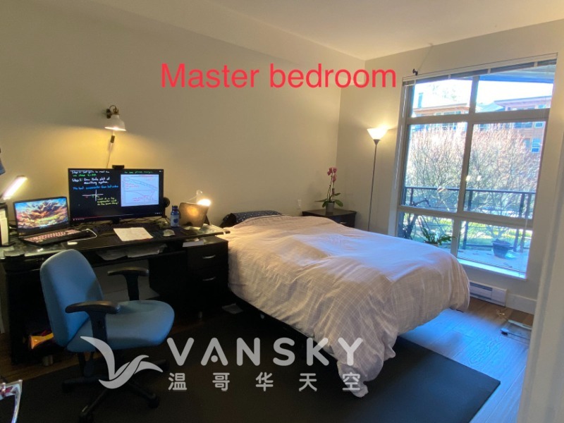 260810115842_Master bedroom with queen size bed.jpg
